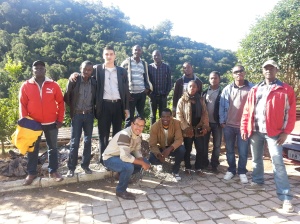 Grupo de Haitianos em Bento Gonçalves com o pastor John John